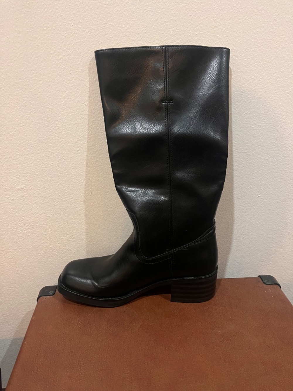Frye and Co Miranda 14 Boot in Black, Size 9 - Picture 2 of 5